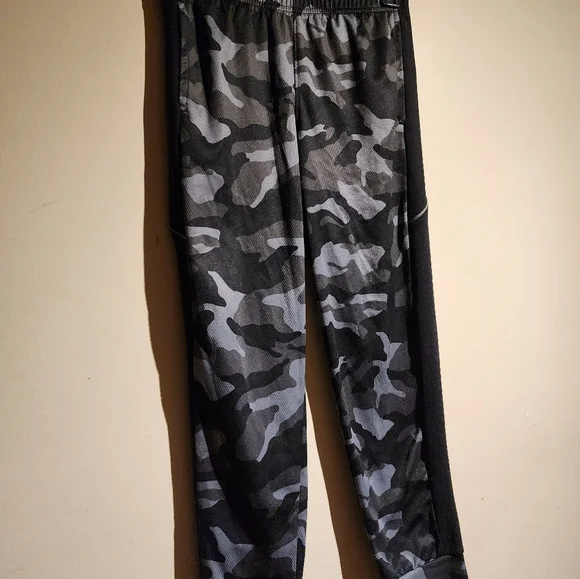 NWOT Boys Camouflage Sweat pants - Picture 2 of 7